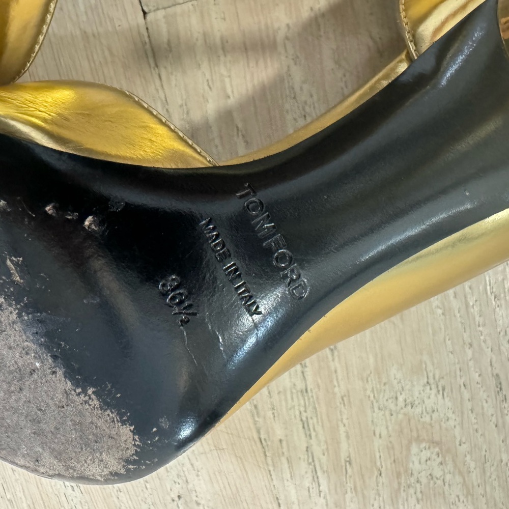 Tom Ford Gold Pumps Size 6.5 - Picture 8 of 8